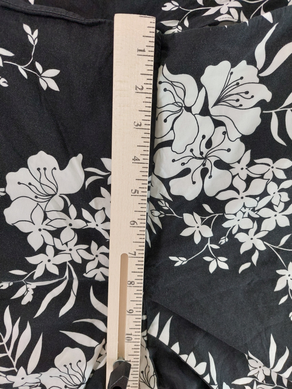Venezia Jeans Black White Floral Capri Crop Pants Plus Size 16 Mid Rise Slit Hem - Picture 5 of 11